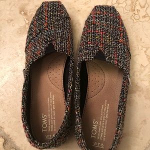 TOMS slip ons
